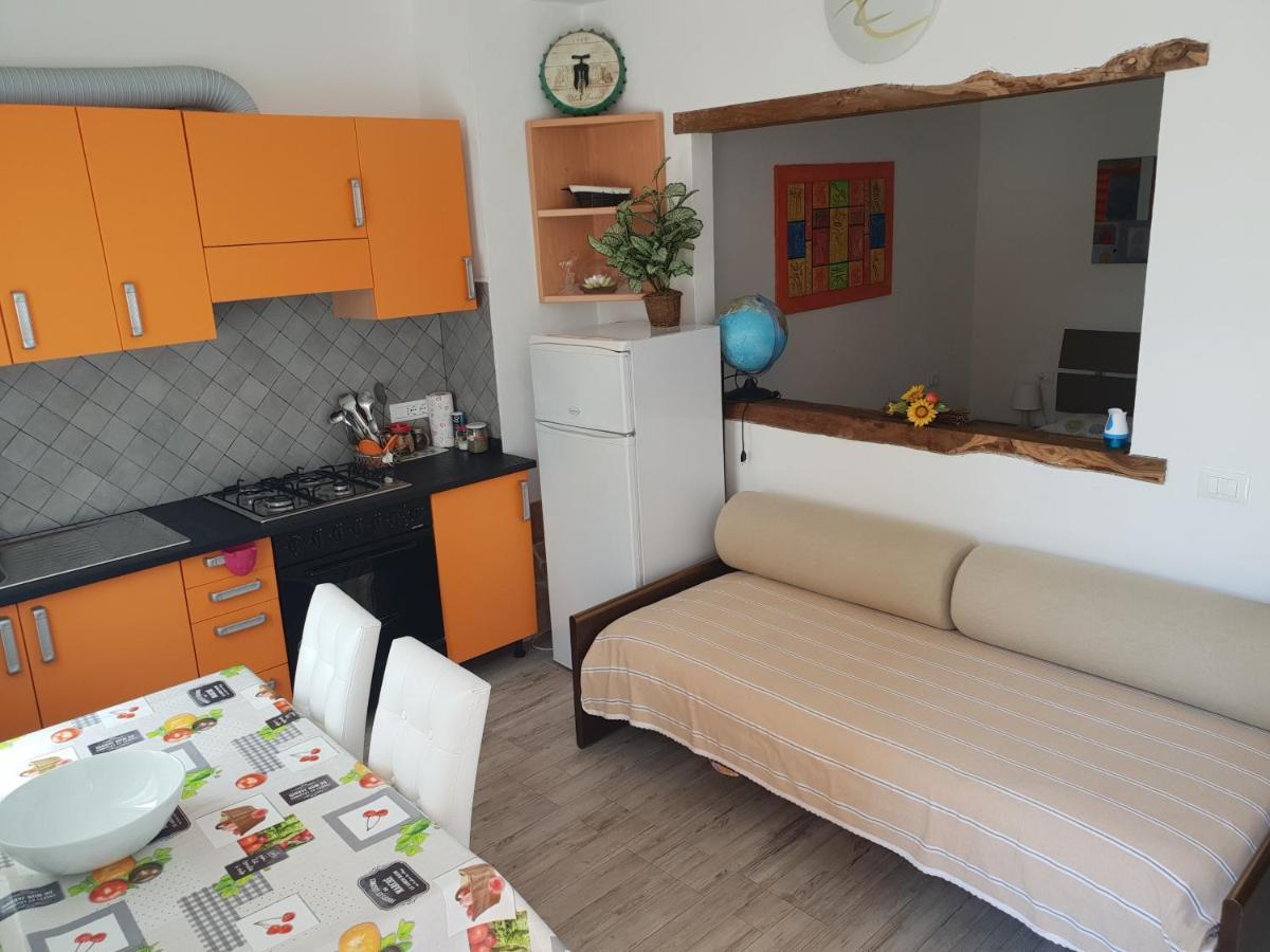 לינה וארוחת בוקר Magliolo Casa Vacanze L'Agrifoglio מראה חיצוני תמונה