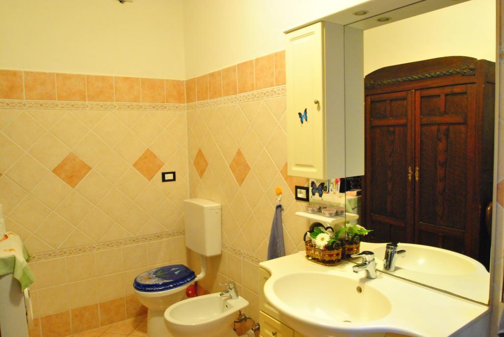 לינה וארוחת בוקר Magliolo Casa Vacanze L'Agrifoglio חדר תמונה
