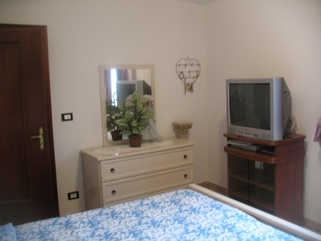 לינה וארוחת בוקר Magliolo Casa Vacanze L'Agrifoglio חדר תמונה