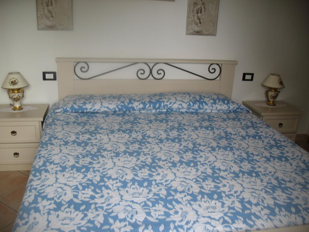לינה וארוחת בוקר Magliolo Casa Vacanze L'Agrifoglio חדר תמונה