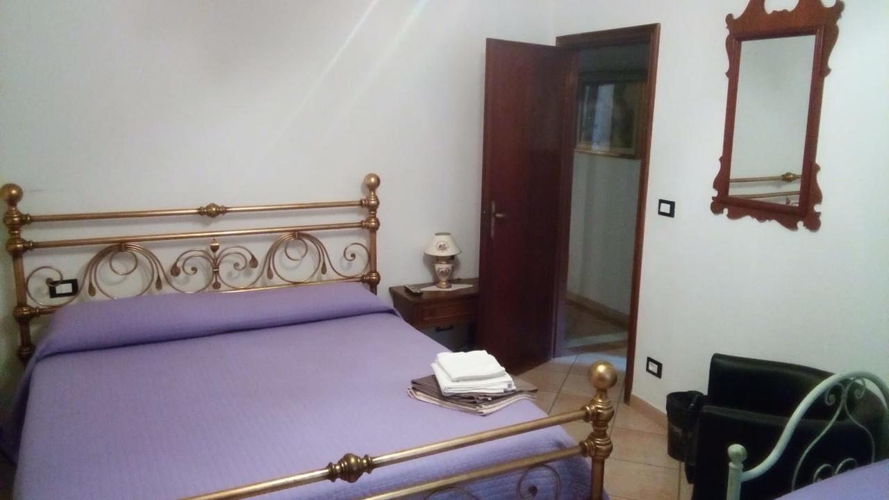 לינה וארוחת בוקר Magliolo Casa Vacanze L'Agrifoglio מראה חיצוני תמונה